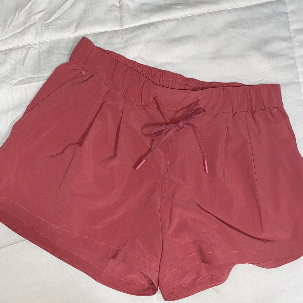 Lululemon Stroll at Sundown Short 3”
